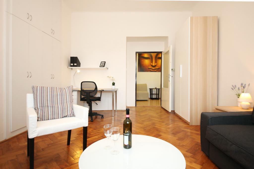 Apartments With 2 Bathrooms- 5 Minutes From Old Town - 102 M2 Prag Dış mekan fotoğraf